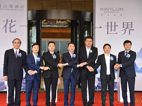 沃特学校青城山培训基地正式开业，校长出席典礼并致辞